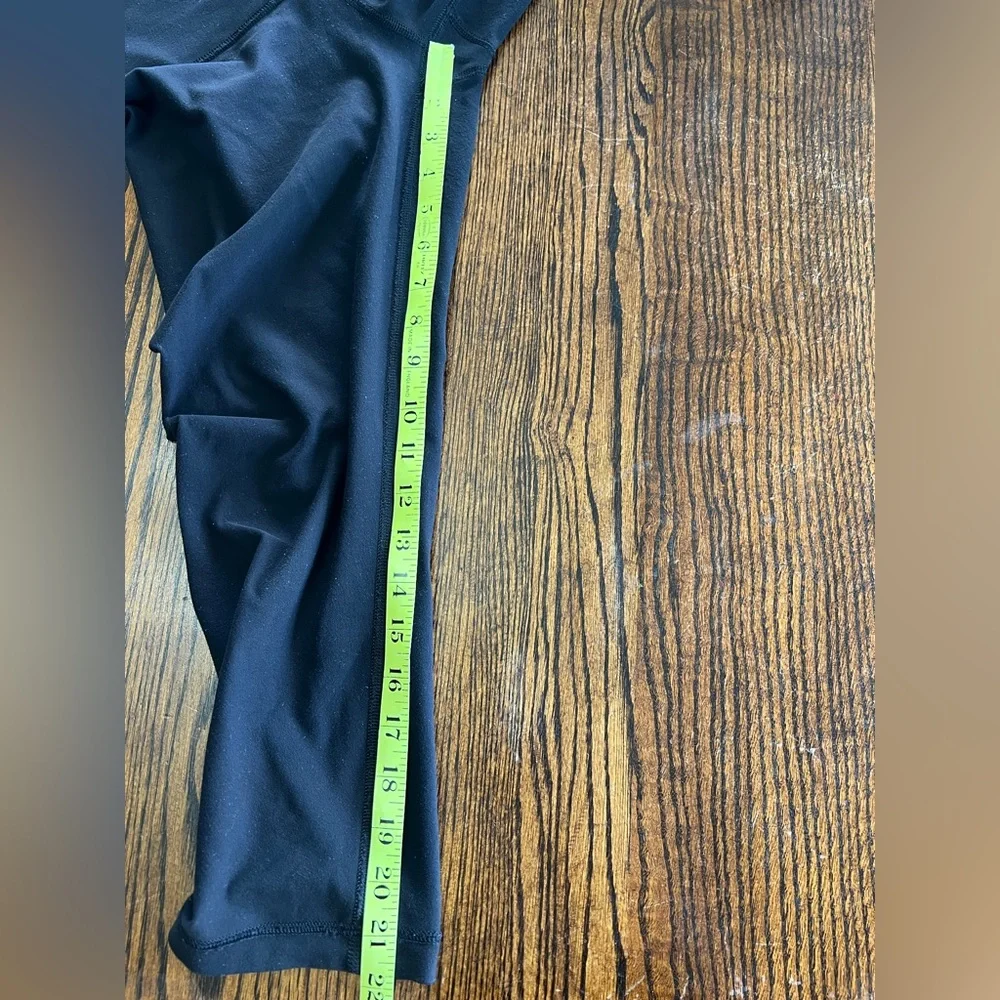 Lululemon Reversible Cropped Leggings Women’s Size 8 Gym Running Workout Active